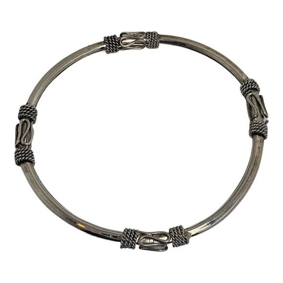 Vintage Crown Filigree Swirl Silver Tone Bangle Bracelet Size 8in - Picture 5 of 5